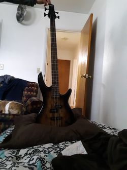 Left handed electric bass ibanez only $100
