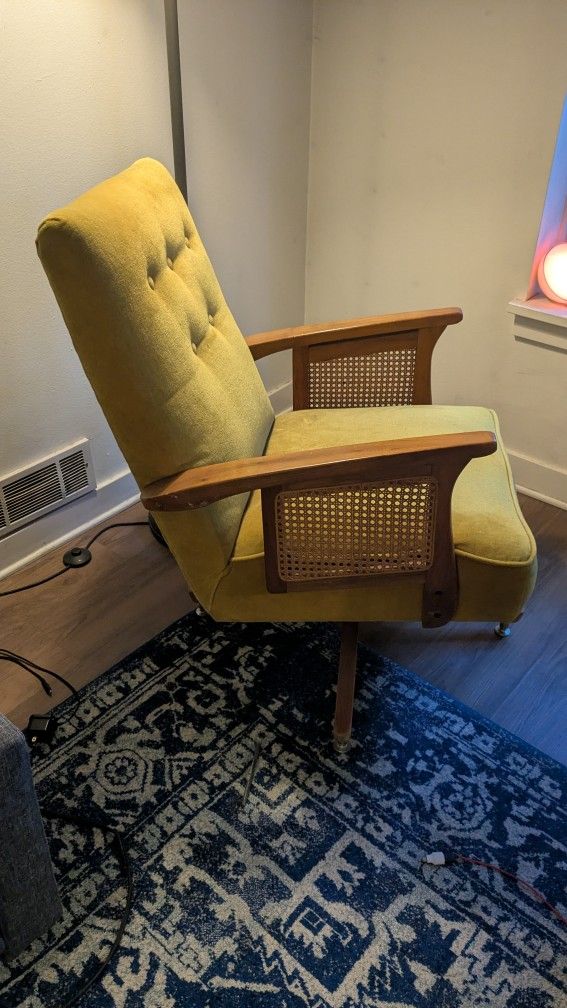 Yellow Swivel/Pivoting Office Chair