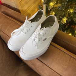white vans with ultracush hd pro padding size 7 men, 9 women. used once, near perfect condition 