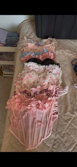 BOUTIQUE start up LOT - drop off available