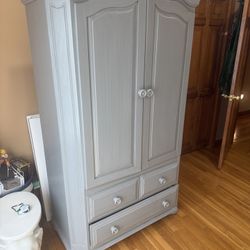 Armoire (gray)