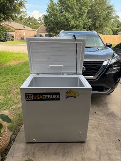 Insignia Garage-Ready Chest Freezer