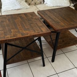 Wooden Table set of 2 Side table Excellent Condition 