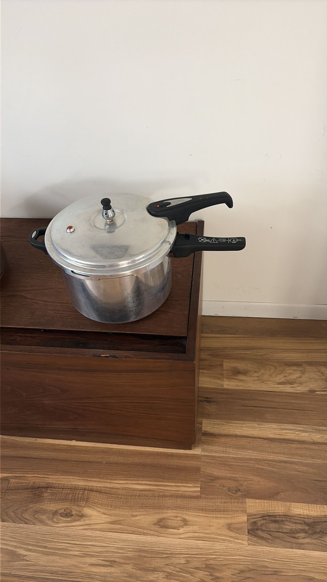 Pressure cooker