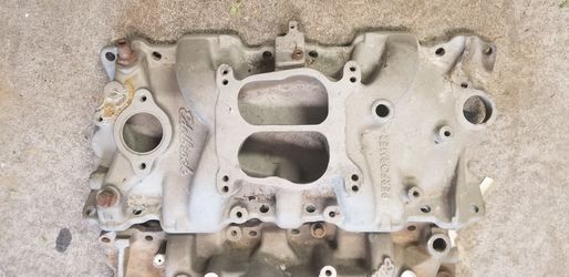 2 Small block Chevy edelbrock intakes