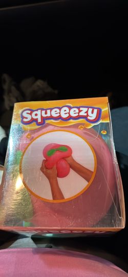Squeeezy peach squishy