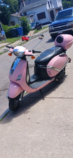 150 cc Siena scooter
