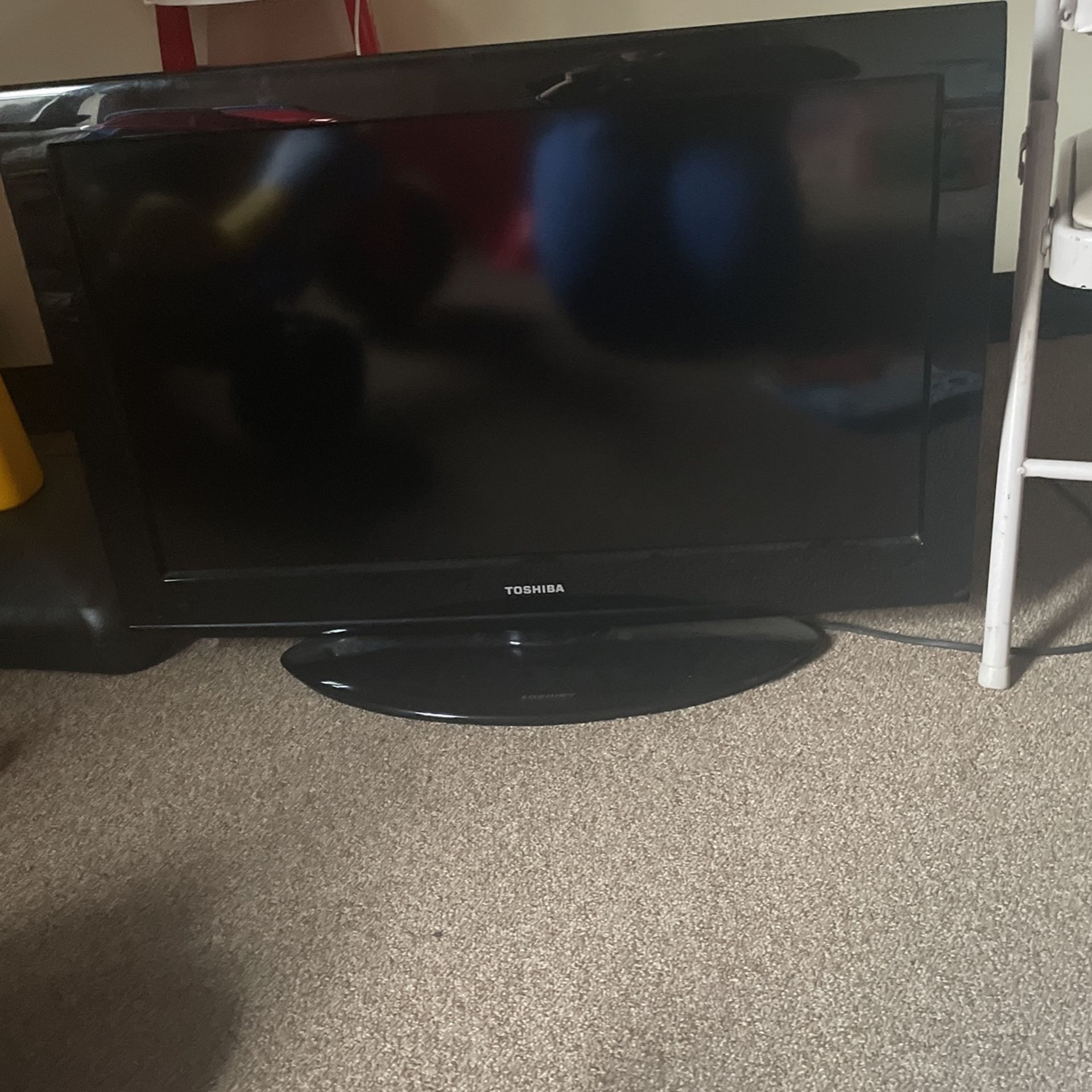 32 IN Toshiba Tv $40