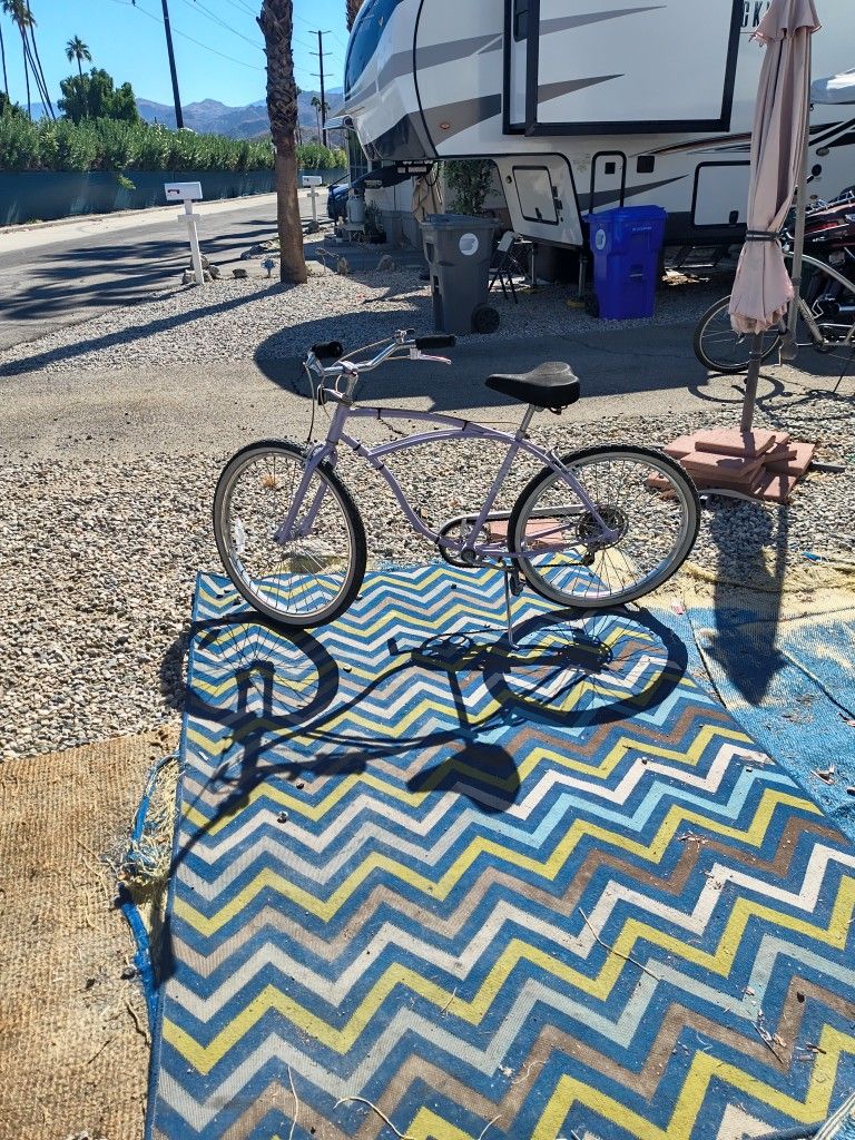 older Schwinn 5-speed Cruiser Bike. Great Condition Rides Smooth.