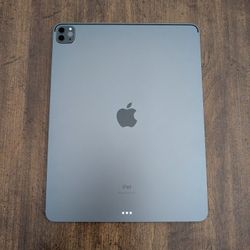 Apple iPad Pro 12.9-Inch w/ Apple Pencil and Keyboard Case