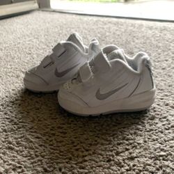 Baby Nike Size 2c