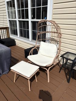 Egg chair with foot stool