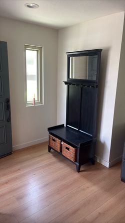 Entrance with mirror