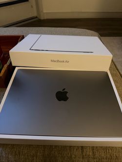 MacBook Air M2 chip 512GB lately used