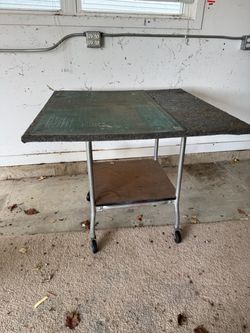Craft table on wheel