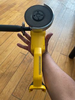 DEWALT 20V MAX 4-1/2” Angle Grinder – Brand New