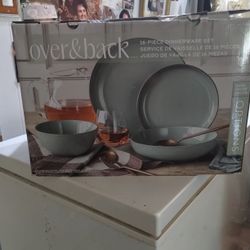 16 Piece Dinnerware Set 