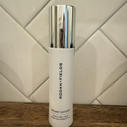 Radiant Defense Perfecting Liquid SPF 30 - Sand