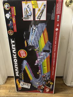 NEW Hotwheels MARIO KART NINTENDO RAINBOWROAD raceway.