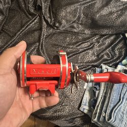 Red Newell r229 Reel