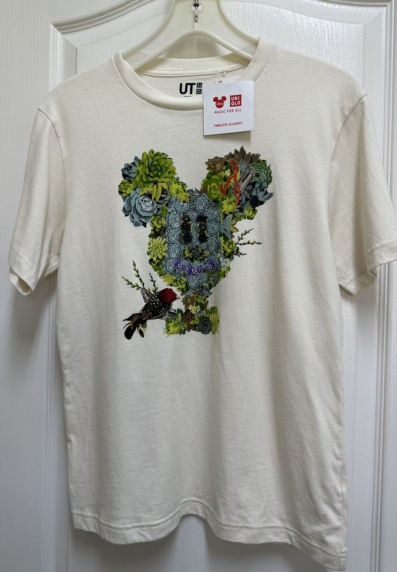 Uniqlo UT Magic For All Timeless Classics Disney Graphic T-shirt Adult XS New