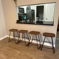 Set of 4 wood and metal barstools