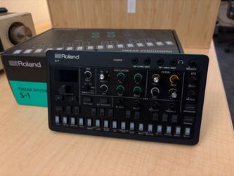 Roland S-1 Synth