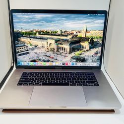 Apple MacBook Pro 15” 2019 2.3Ghz 8-CORE i9 32GB 500GB Radeon Pro Vega 20 4GB VRAM