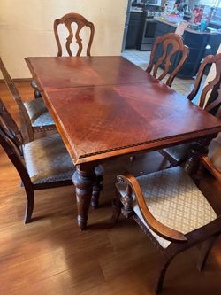 Dining table set