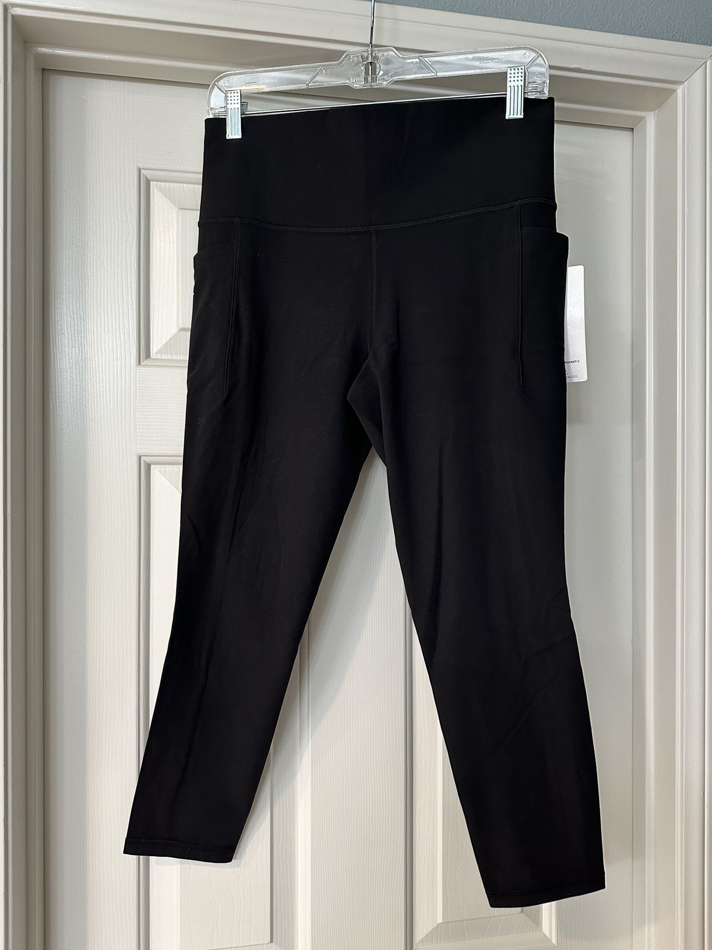 Athleta Salutation Stash Pocket II 7/8 Tight