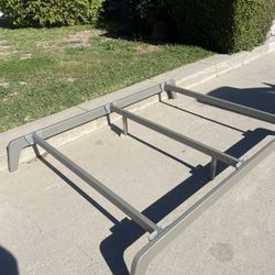 FULL SIZE METAL BED FRAME 