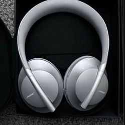 Bose Noise Canceling head phones 700s white