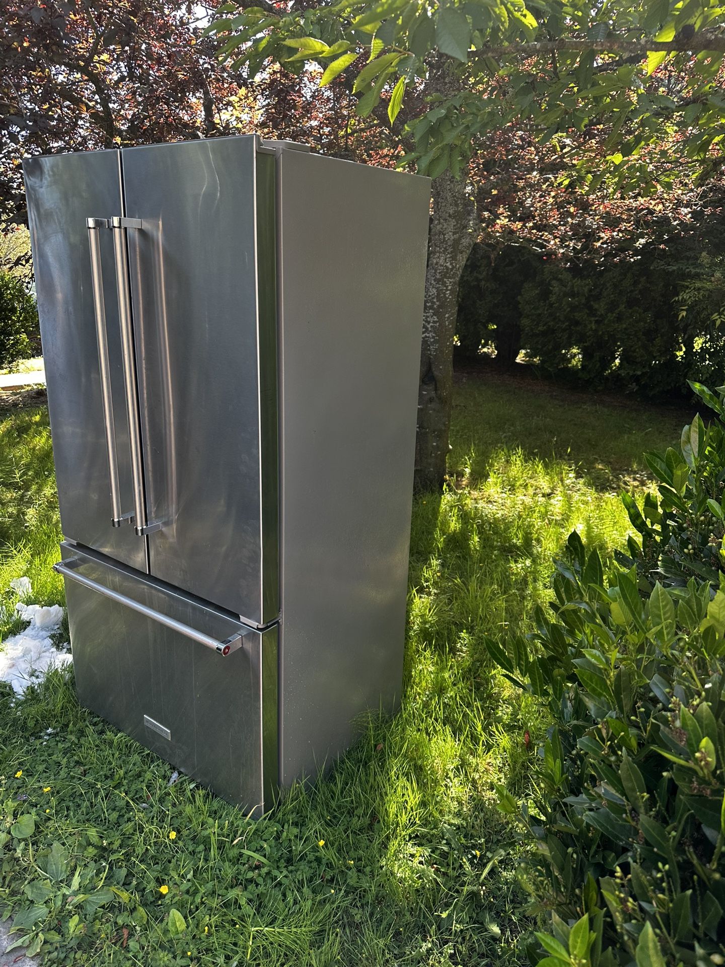 Refrigerator 