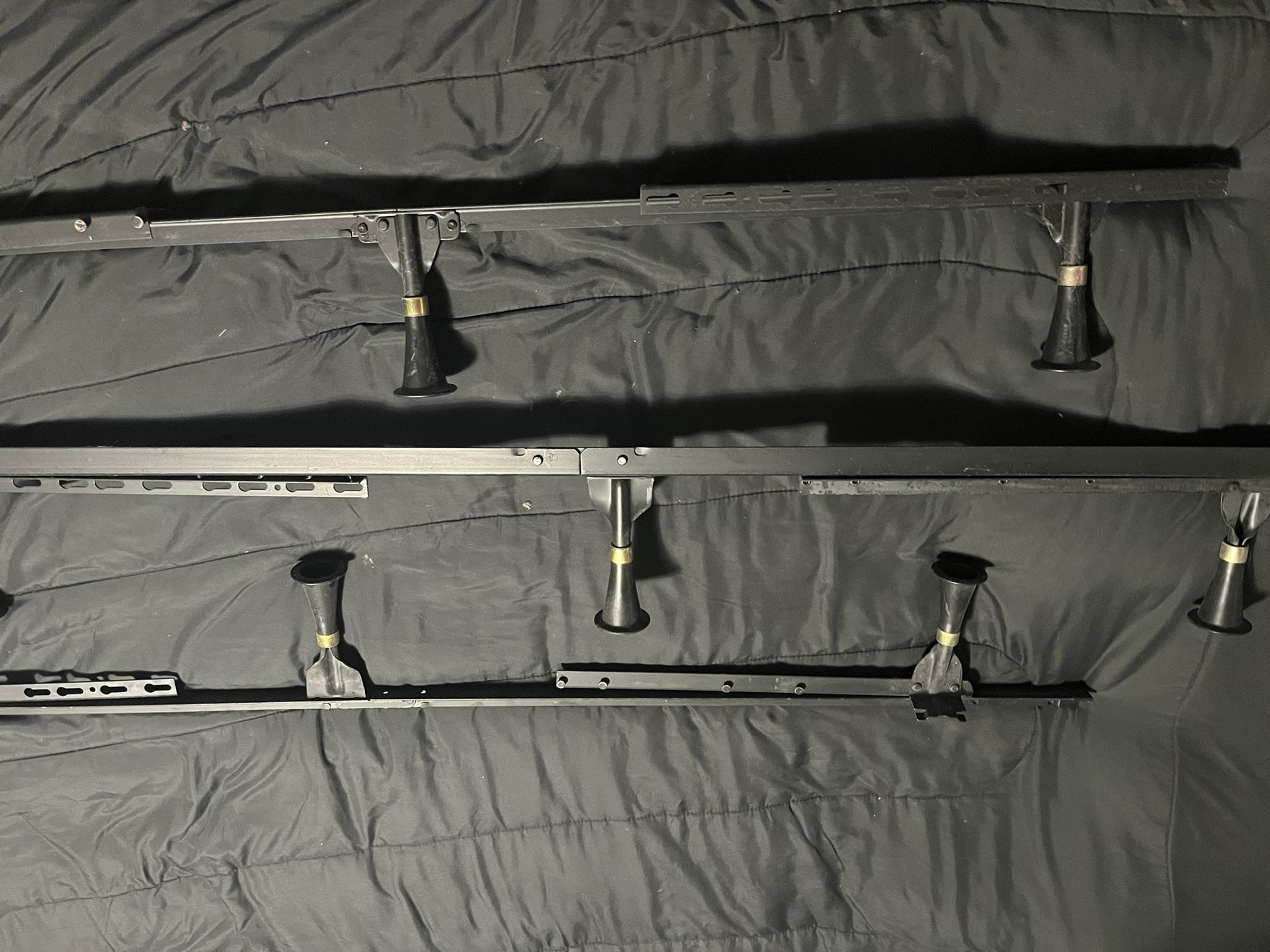 Metal bed frame