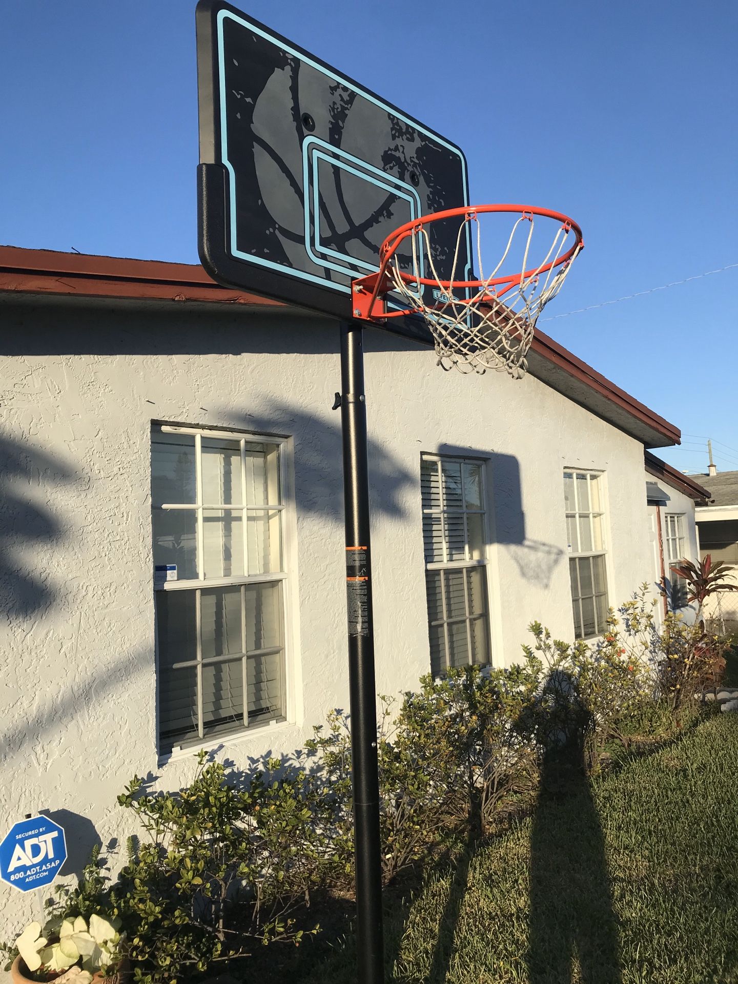 Basketball hoop - Adjustable