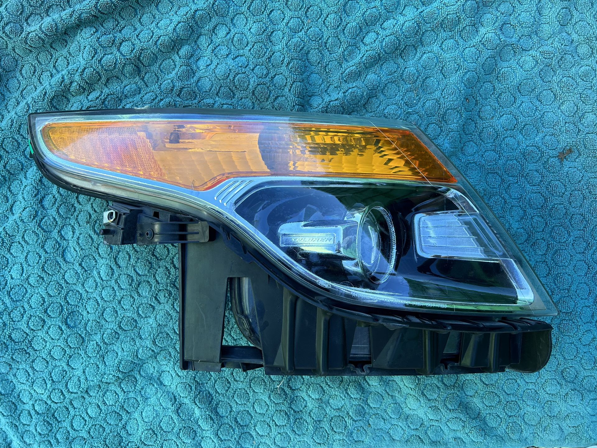 ford explorer 2011-2015 headlight oem rigth side