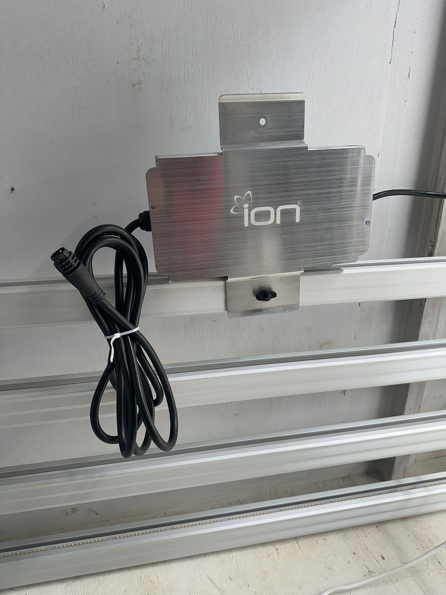 Ion LED Grow Light / New / No Box 