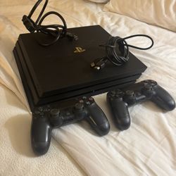 PS4 Slim With Two Controllers Jailbroke