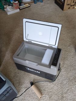 Mini fridge freezer