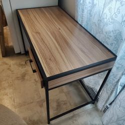 Escritorio de madera