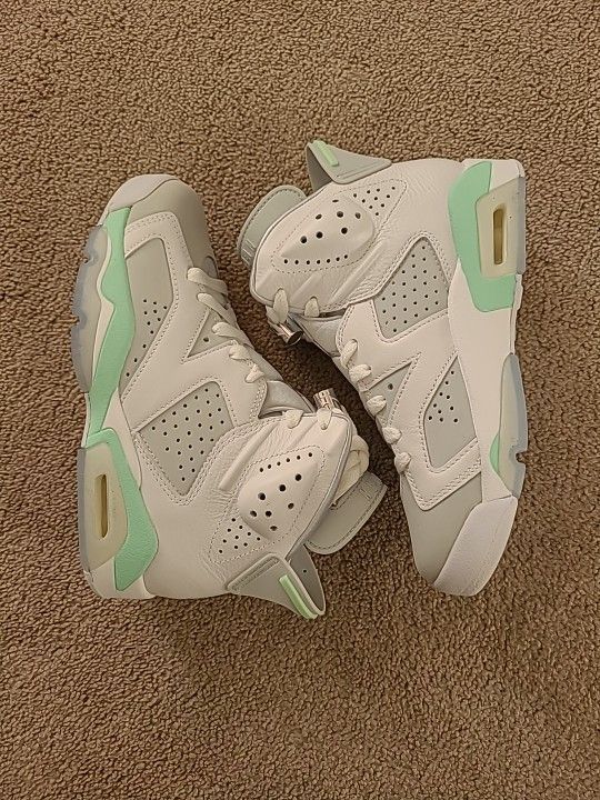 Wmns Air Jordan Retro 6 " Mint Foam " Size 5wmns/3.5 Youth & 11.5wmns/10 Men