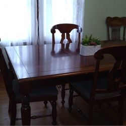 Dining table and 4 chairs set