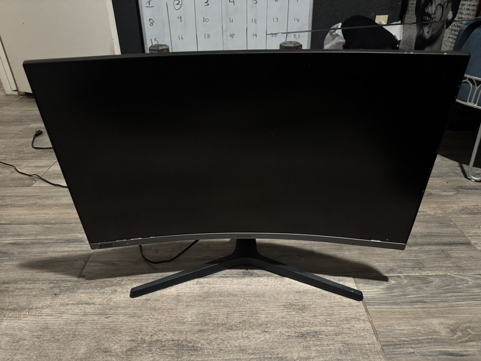 240 Hertz Samsung Curved Like New