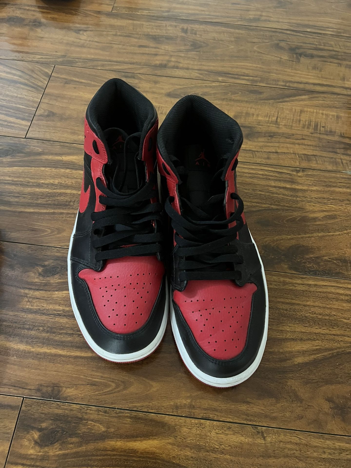 Air Jordan 1 Mid Banned