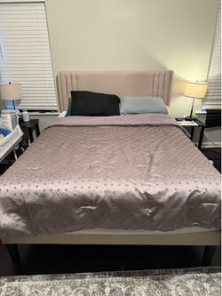 Queen Size Upholstered Platform Bed Frame – with mattress– beige,crème good condition