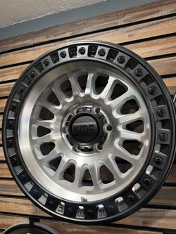 PAQUETES DE RINES Y LLANTAS 🔥 💪 ¡TAMBIÉN LEVANTAMOS TROCAS! 🚙🔥  ✅ TODAS LAS MEDIDAS DISPONIBLES: • 31” • 32” • 33” • 34” • 35” • 37” • 38” • 40”  