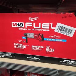 Milwaukee
M18 FUEL ONE-KEY 18V Lithium-Ion Brushless Cordless 1-1/4 in. SDS-Plus D-Handle Rotary Hammer (Tool-Only)
