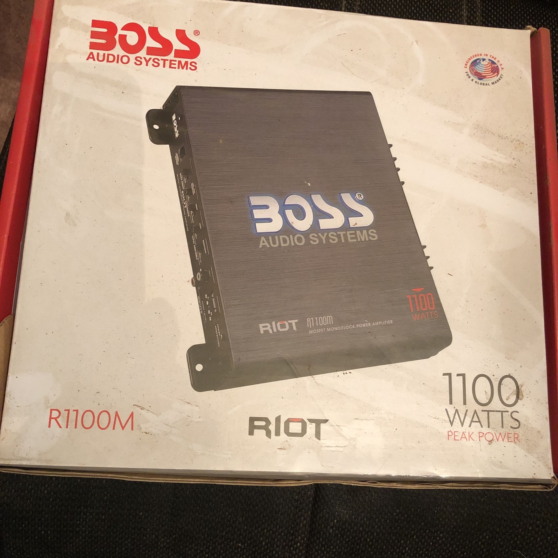 Boss 1100 Watt Amp