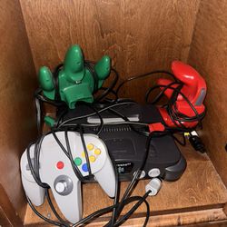 N64 + 4 Controllers! Tested & In Near Mint Condition