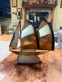 Vintage Brass Sailboat Sculpture on Onyx Base – Mid-Century Modern Nautical Decor